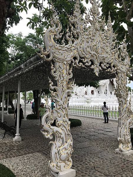 【泰國清萊】白廟 Wat Rong Khun   穿越地獄，