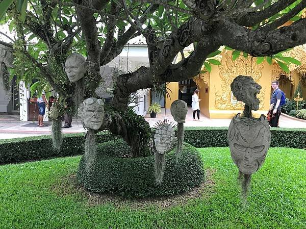 【泰國清萊】白廟 Wat Rong Khun   穿越地獄，