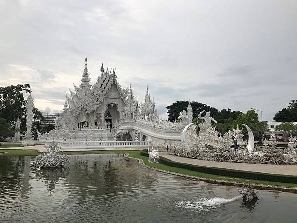 【泰國清萊】白廟 Wat Rong Khun   穿越地獄，