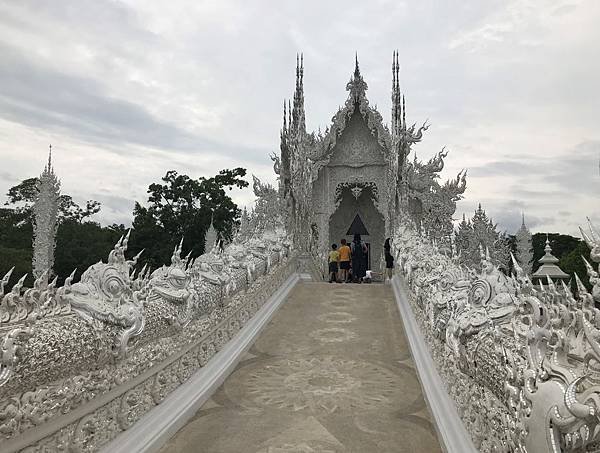 【泰國清萊】白廟 Wat Rong Khun   穿越地獄，