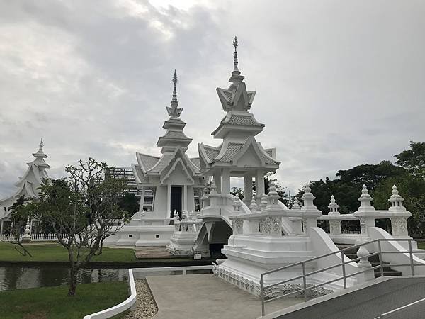 【泰國清萊】白廟 Wat Rong Khun   穿越地獄，