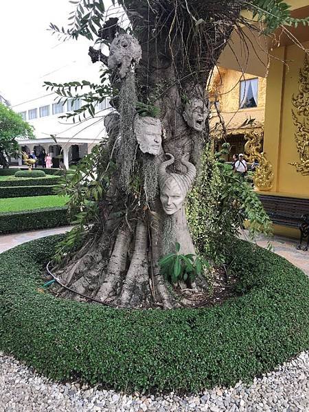 【泰國清萊】白廟 Wat Rong Khun   穿越地獄，