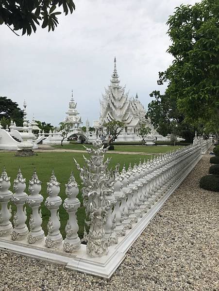 【泰國清萊】白廟 Wat Rong Khun   穿越地獄，
