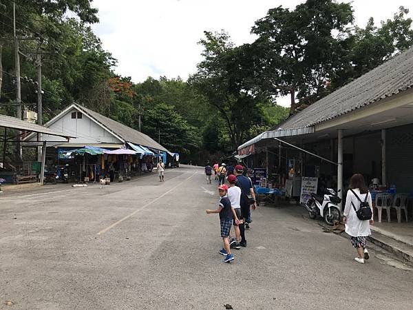 【泰國清萊】有小吳哥窟之稱的玉佛寺