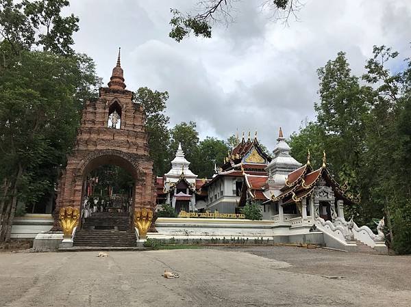 【泰國清萊】有小吳哥窟之稱的玉佛寺