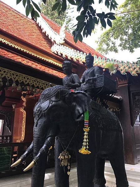 【泰國清邁】泰國人一生一定要參訪的佛教聖地 - 雙龍寺(素帖