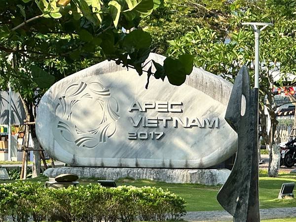 【越南峴港】APEC公園、體驗愛情橋的浪漫與漫步美溪沙灘