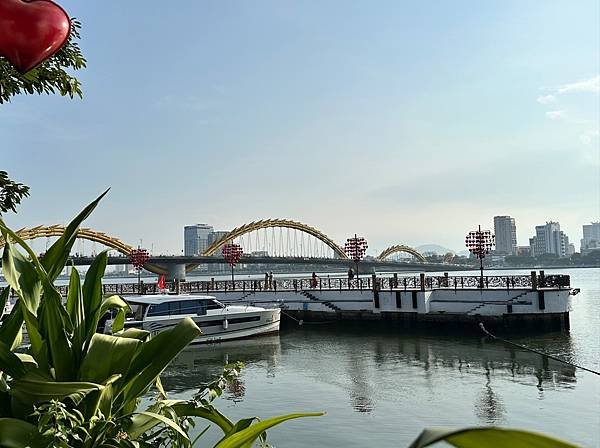 【越南峴港】APEC公園、體驗愛情橋的浪漫與漫步美溪沙灘