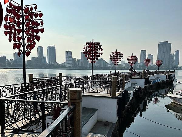 【越南峴港】APEC公園、體驗愛情橋的浪漫與漫步美溪沙灘
