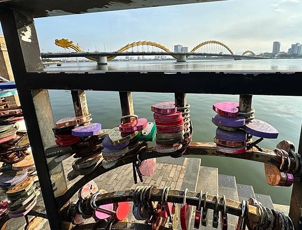 【越南峴港】APEC公園、體驗愛情橋的浪漫與漫步美溪沙灘