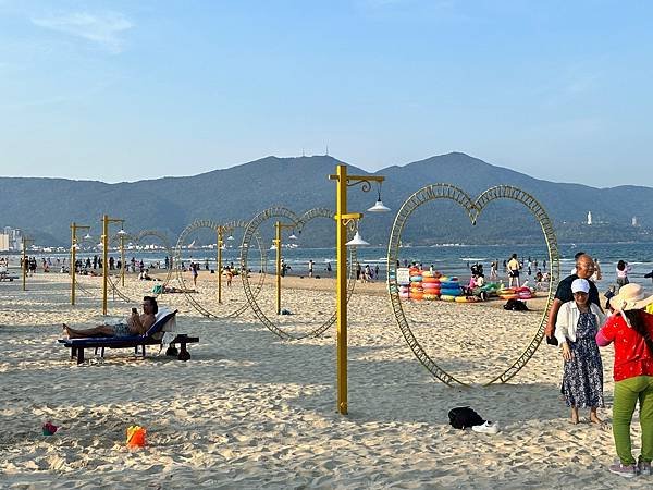 【越南峴港】APEC公園、體驗愛情橋的浪漫與漫步美溪沙灘