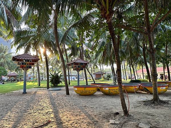 【越南峴港】APEC公園、體驗愛情橋的浪漫與漫步美溪沙灘