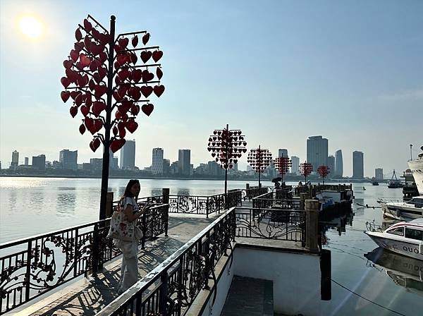 【越南峴港】APEC公園、體驗愛情橋的浪漫與漫步美溪沙灘