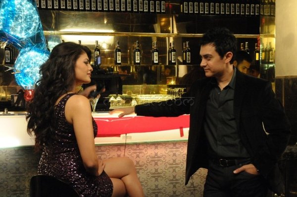 titan-ad-shoot-aamir-khan-and-jacqueline-fernandes-3.jpg