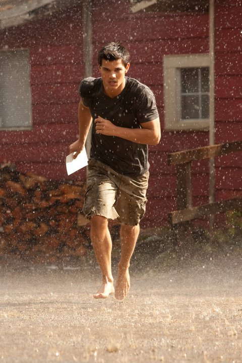 twilight-breaking-dawn-jacob-running-in-rain.jpg