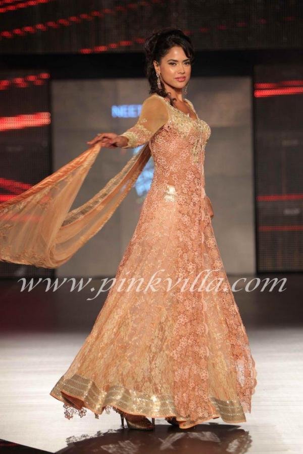 Seen at the Blenders Pride Fashion Tour Day 3 - Sameera Reddy as the showstopper for Neeta Lulla4.jpg