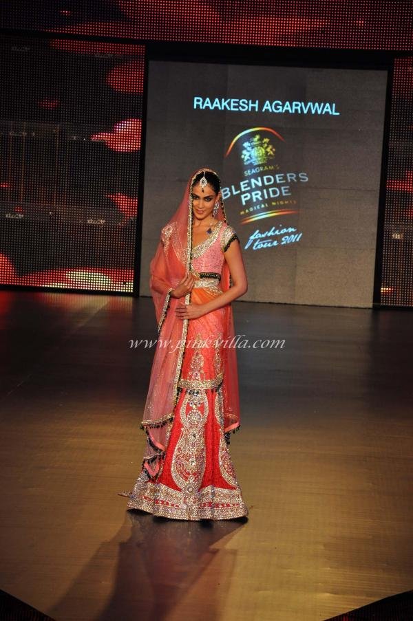 Genelia Dsouza showcasing the collection of Rakesh Agarwal during Blenders Pride Fashion Tour in city.JPG