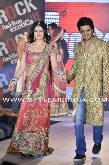 Cast-of-Housefull-2-do-fashion-show-6