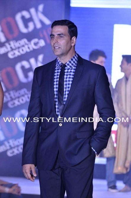 Cast-of-Housefull-2-do-fashion-show-13