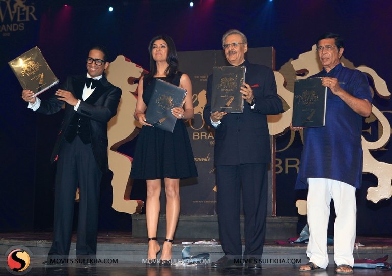 madhuri-at-power-brands-awards-stills08