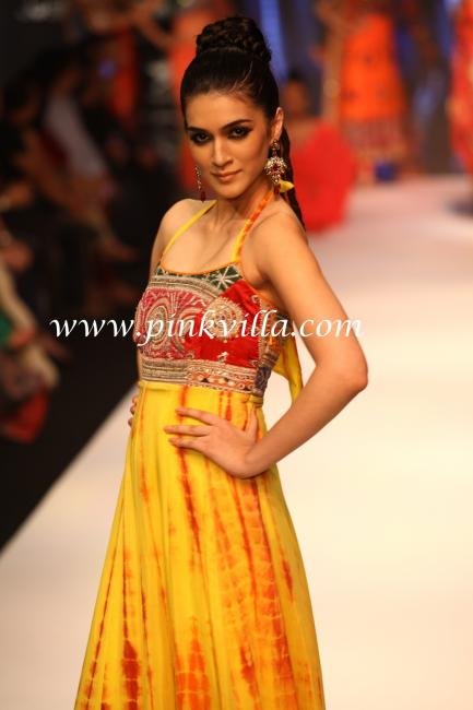 IIJW2012WalkingtherampforGitanjaliAsmi1.preview