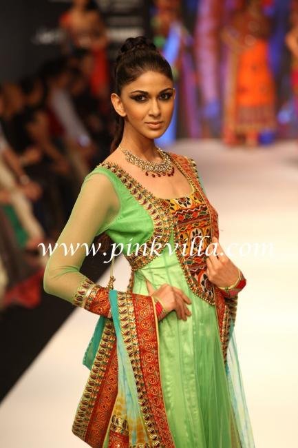 IIJW2012WalkingtherampforGitanjaliAsmi3.preview