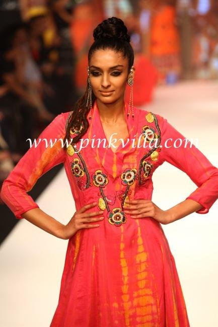 IIJW2012WalkingtherampforGitanjaliAsmi.preview