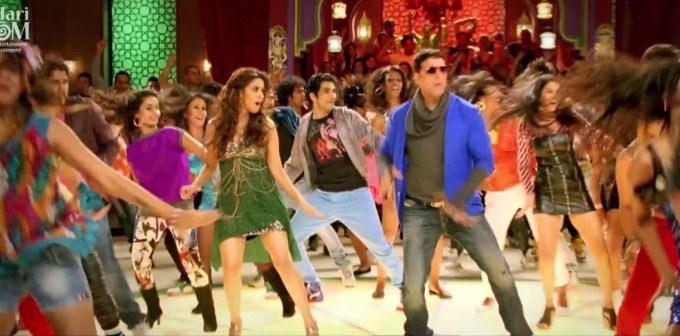 khiladi-786-hookah-bar-song-screenshot-still_13522750755