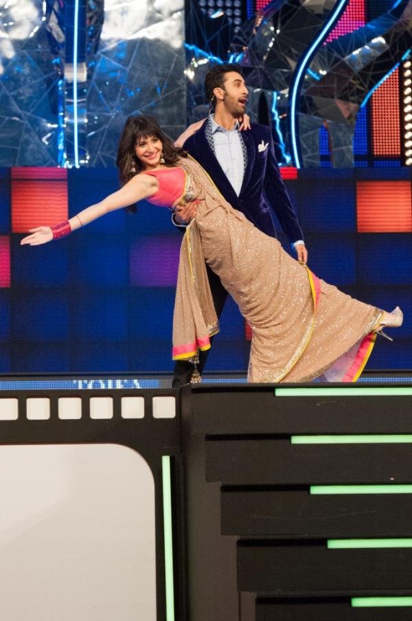 Anushka and Ranbir Kapoor at TOIFA 2013