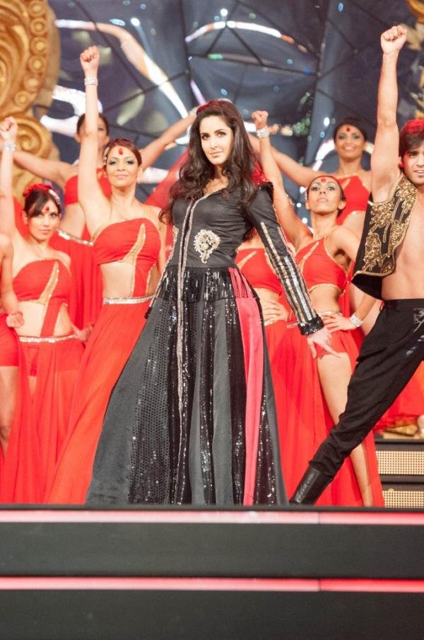 Katrina Kaif performing at TOIFA 2013