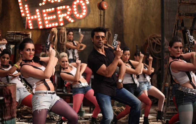 ram-charan-teja-still-from-mumbai-ke-hero-song_1375960665100