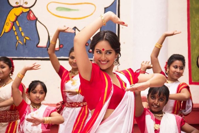 sonakshi-sinha-in-a-still-from-film-bullet-raja_138062404800