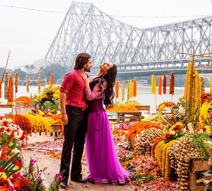 saif-ali-khan-sonakshi-sinha-romantic-still-from-film-bullet-raja_138260790000