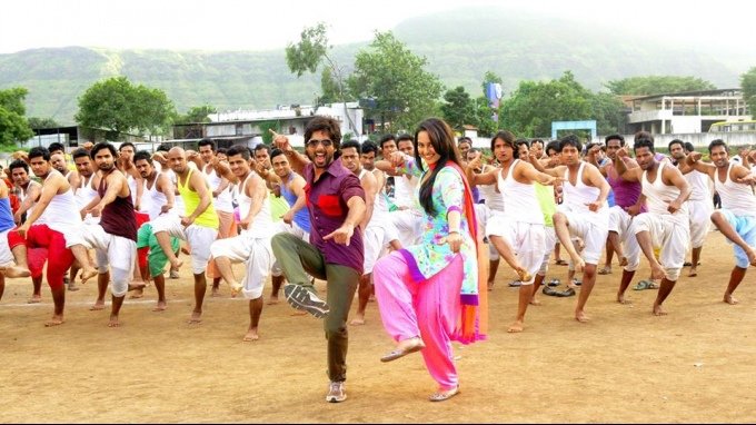 r-rajkumar-mat-maari-song-still_138380781210