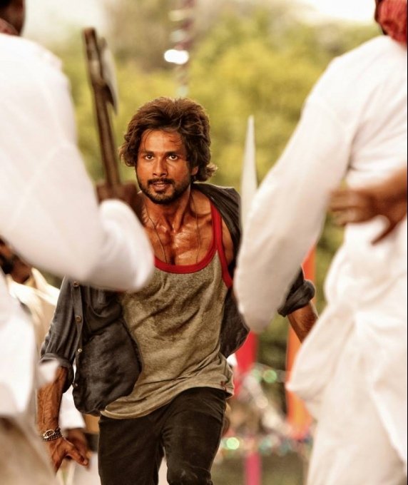 shahid-kapoor-first-look-still-from-film-rambo-rajkumar_138017236910