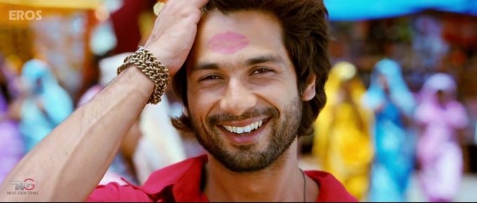 shahid-kapoor-smiling-still-from-film-r-rajkumar-2013_138114424560