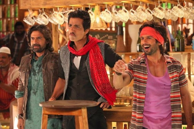 sonu-sood-shahid-kapoor-still-from-film-r-rajkumar_138371737700