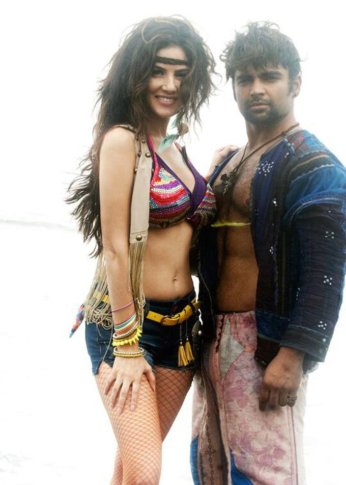 sunny-leone-sachiin-joshi-still-from-film-jackpot_138563441550