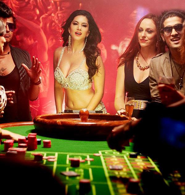 sunny-leone-still-from-film-jackpot-full-jhol-song_138361871920