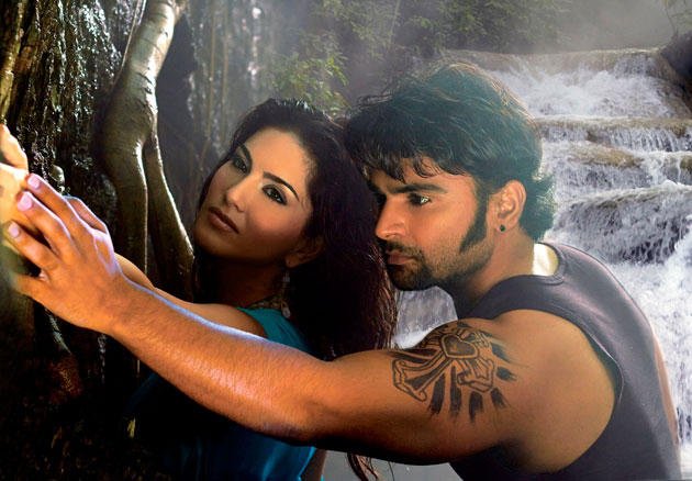 sunny-leone-sachiin-joshi-still-from-film-jackpot_138423848880