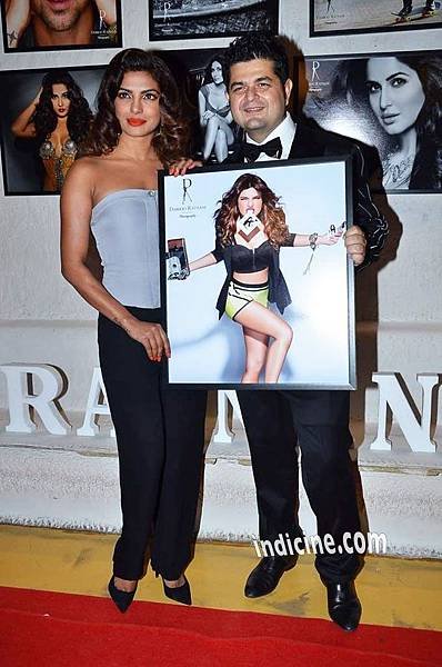 Priyanka-Chopra-at-Dabboo-Ratnanis-Calendar-2014-launch