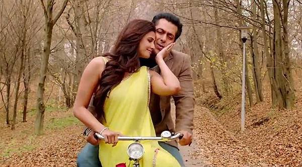 salman-khan-daisy-shah-still-from-tere-naina-jai-ho_138803973160