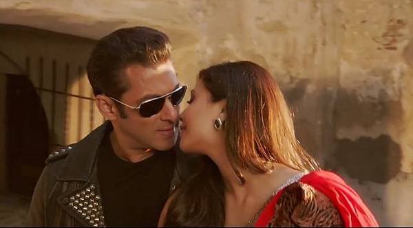 salman-khan-daisy-shah-still-from-tere-naina-jai-ho_1388039731100