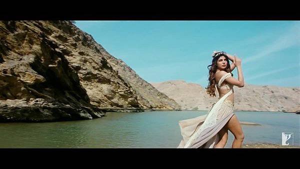 priyanka-chopra-in-gunday_1387262125160