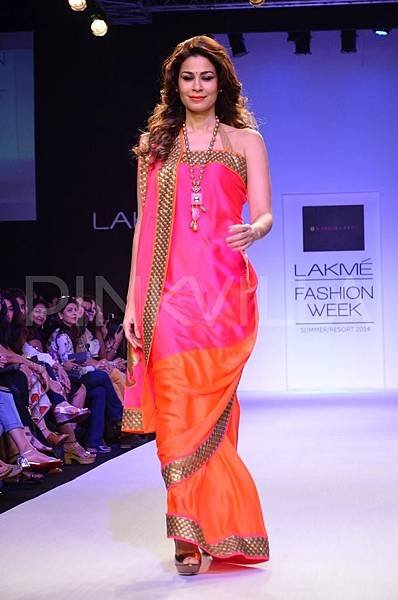 Mandira-Bedi-Lakme-Fashion-Week-2014 (35)