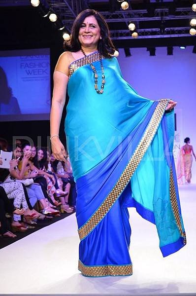 Mandira-Bedi-Lakme-Fashion-Week-2014 (48)