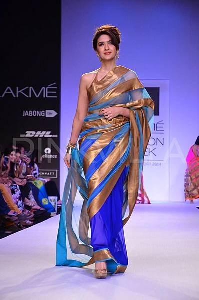 Mandira-Bedi-Lakme-Fashion-Week-2014 (84)