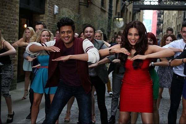 ritesh-deshmukh-bipasha-basu-still-from-humshakals_139953860230