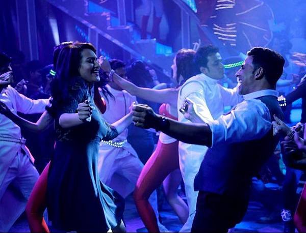 akshay-kumar-sonakshi-sinha-still-from-blame-night_139929113510