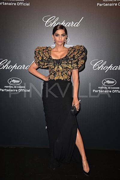 0518d_Sonam_Kapoor_01_0